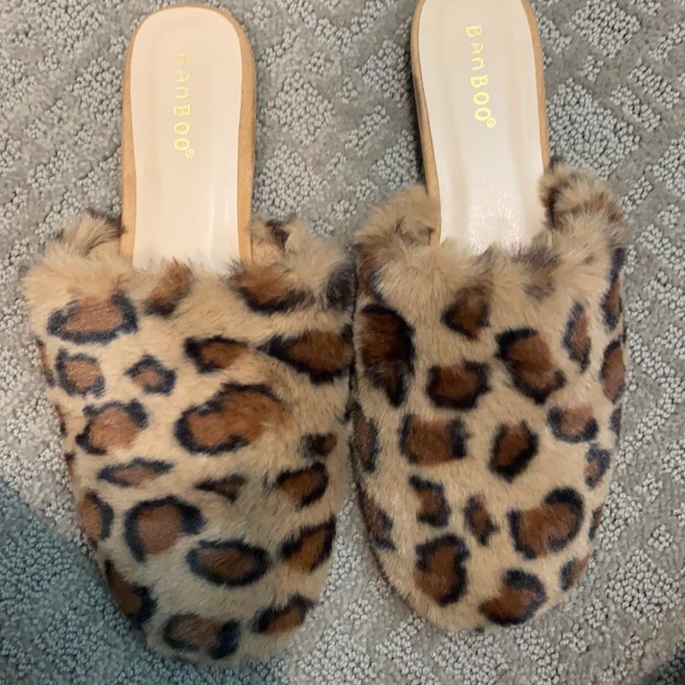 New size 7 slip on mules